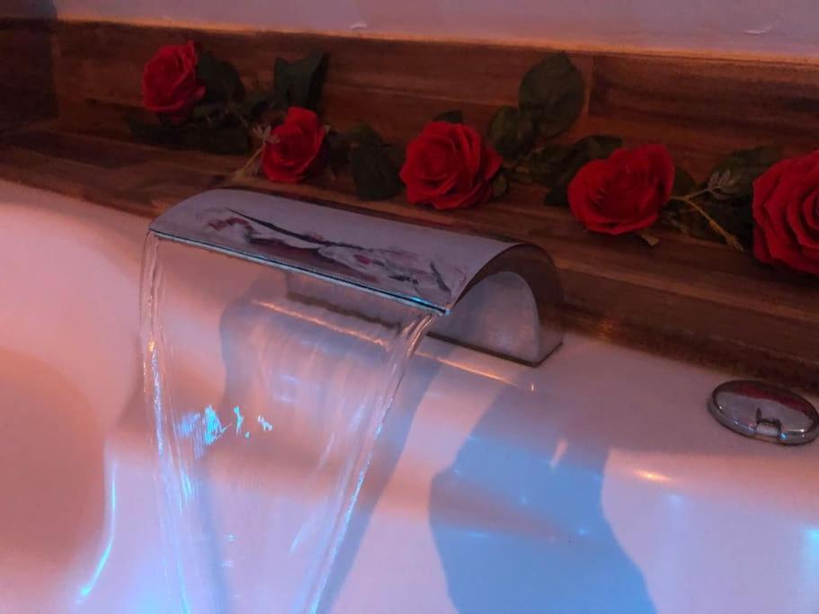 Sejour Detente Au Coeur De Macon Spa,Cine,Bouteille Offerte Екстериор снимка