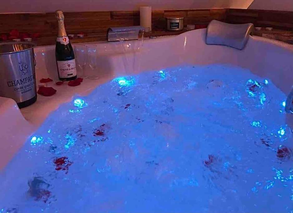 Sejour Detente Au Coeur De Macon Spa,Cine,Bouteille Offerte Екстериор снимка