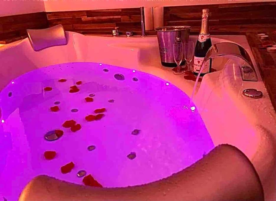 Sejour Detente Au Coeur De Macon Spa,Cine,Bouteille Offerte Екстериор снимка