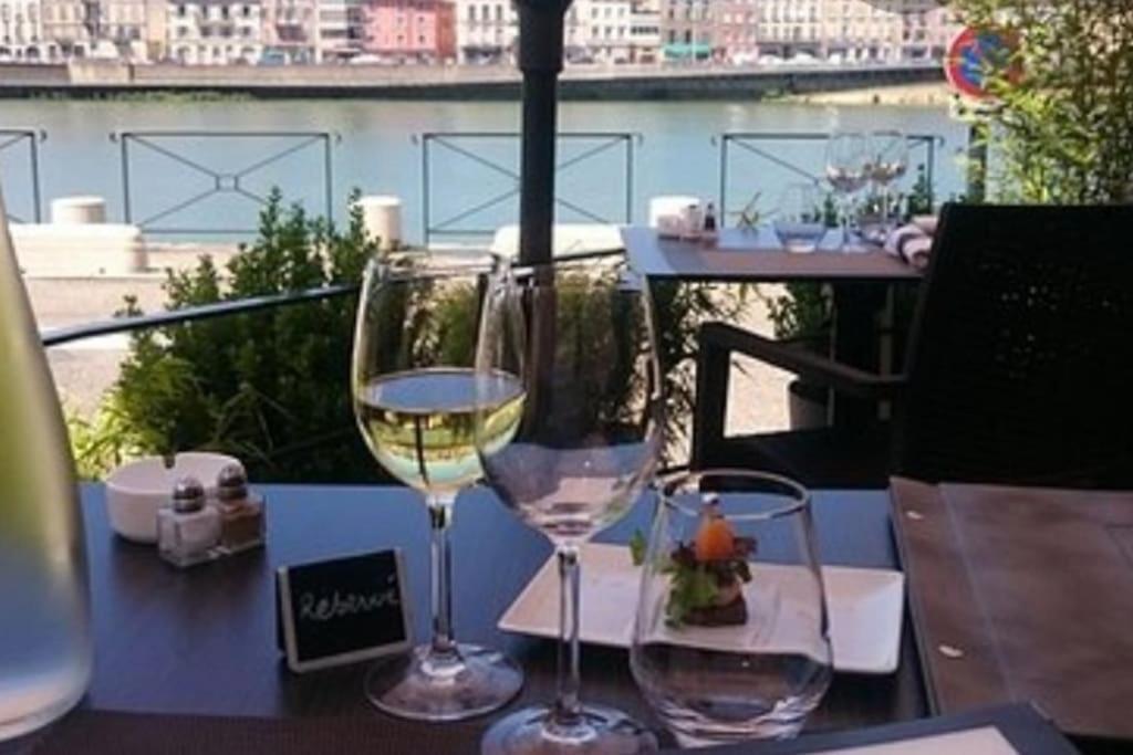 Sejour Detente Au Coeur De Macon Spa,Cine,Bouteille Offerte Екстериор снимка